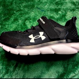 Boys Under amour shoes size 11k like new
